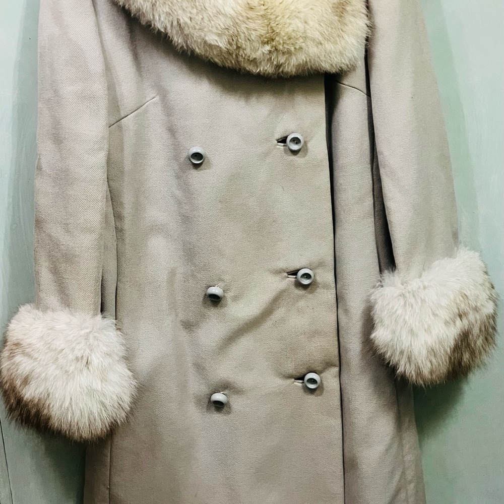 Elegant Cream Fur-Trimmed Women's Coat